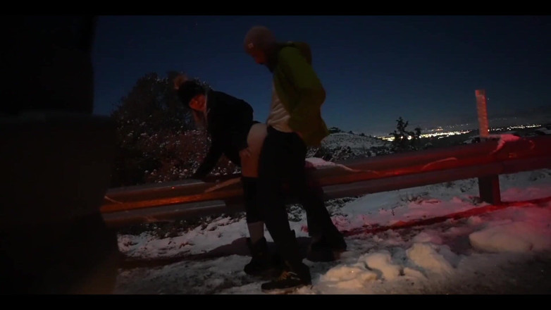 Mya Lane: Voyage à ski, baise roadside et torride, orgasme à l’hôtel !