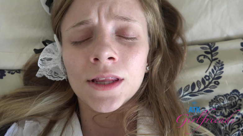 ATK Fans (Girlfriends): Rendez-vous virtuel - ta servante Riley Star est de retour et...