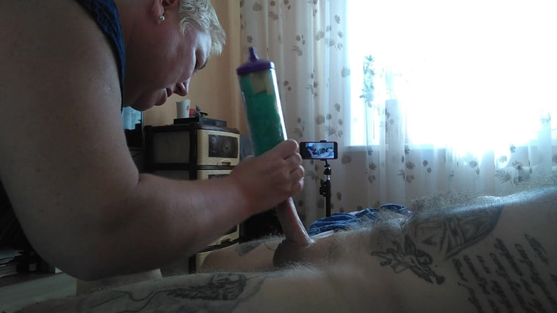 Zona901: Helped me cum by jerking off my cock.