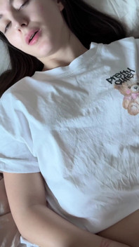뒤에서 큰 후장 계집애를 따먹는 의붓여친