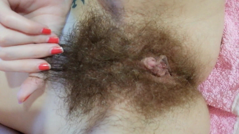 Cuteblonde666: Ti sto stuzzicando con il mio grosso clitoride figa pelosa...