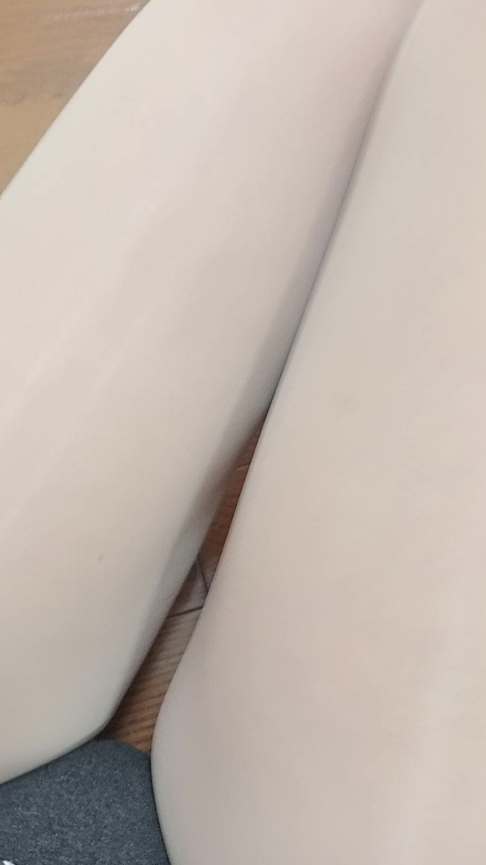 Mayumi Kanzaki: kaki pantyhose