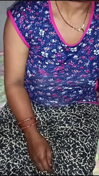 Pooja Bhabhi 之夜完全硬哥浪漫的午夜啪 - 印度美女性爱 - 户外房子完全浪漫