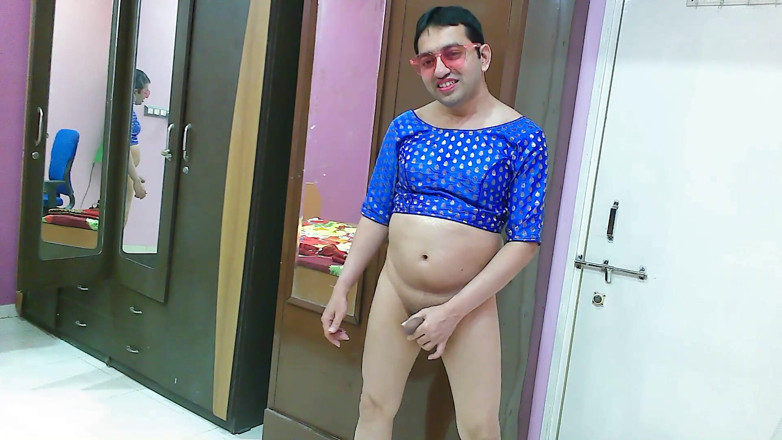 Cute & Nude Crossdresser: Śliczne maminsynek crossdresser femboy Sweet Lollipop w dżinsach, crop top,...