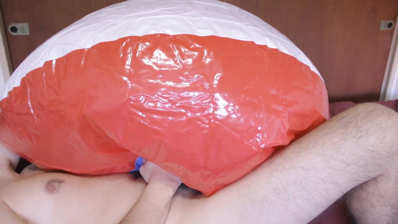 Inflatable Lovers: 大きなビーチボール