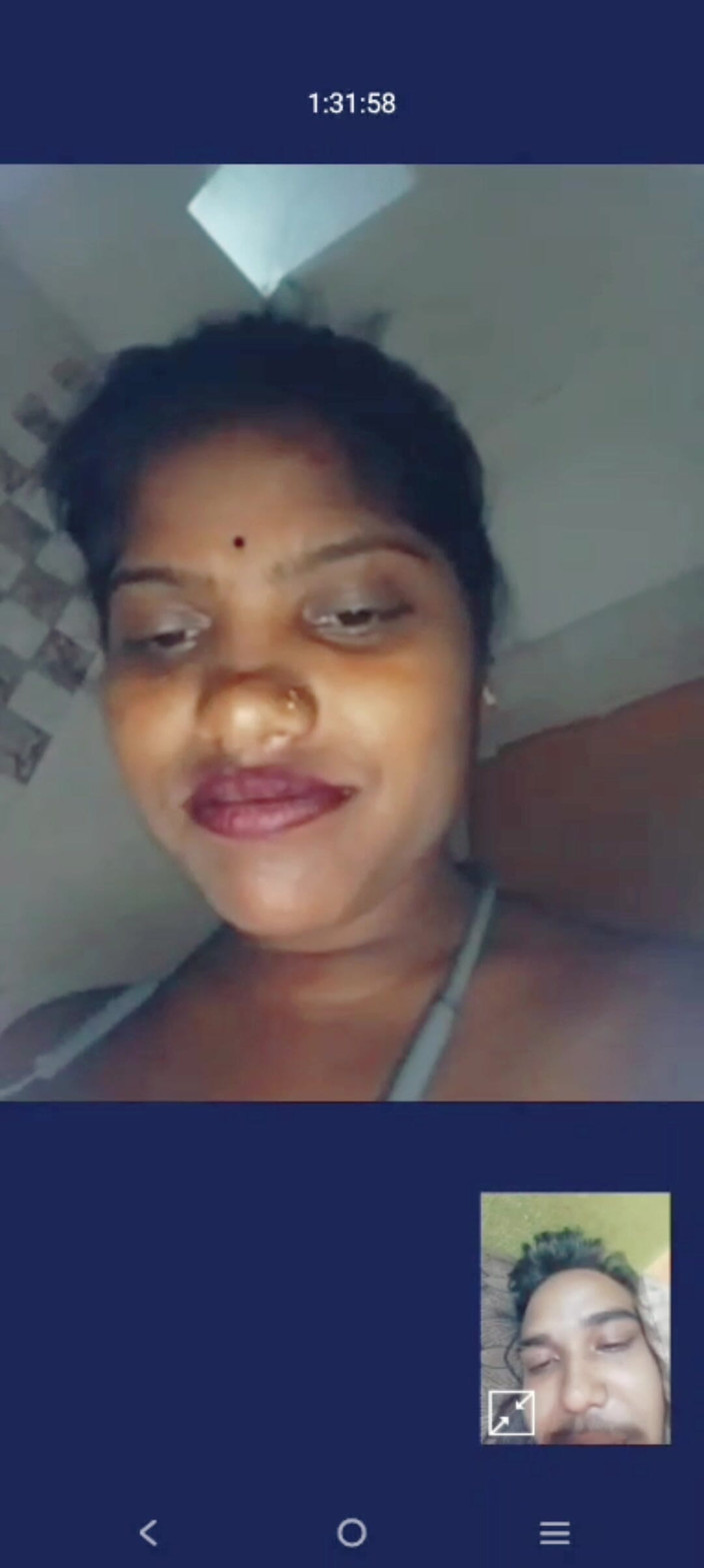 Indian porngirl: Moglie sexy bollente scopa sul servizio di videochiamata con il...