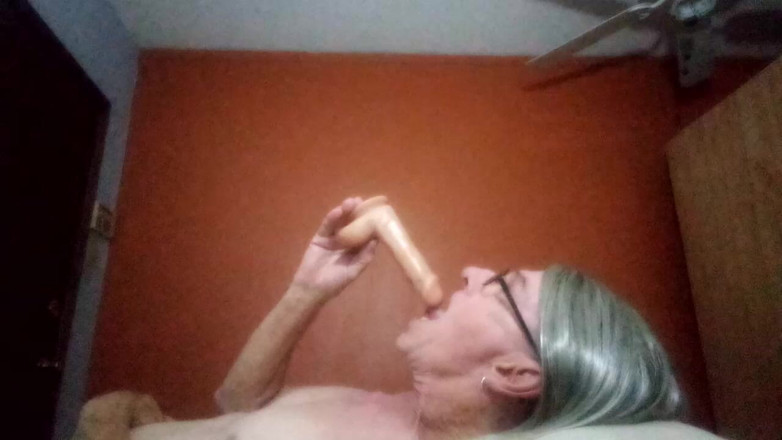 loveitall123499: Leker med min dildo knullar och suger