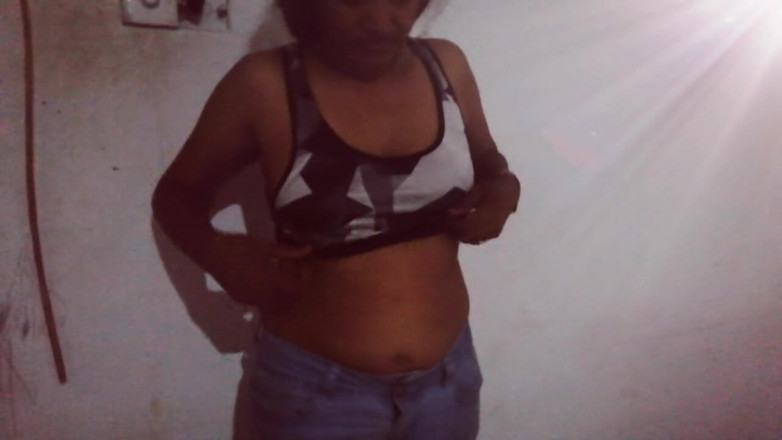 Tina Baby: Ibu tiriku yang sebenarnya datang untuk meniduriku