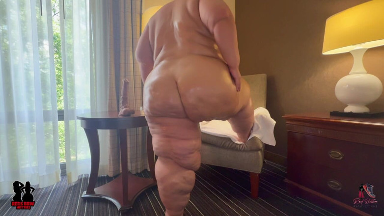 Reds BBW Hotties: SSBBW Talks to You While Playing with Toy