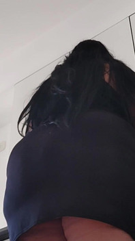 Sexy und heiße stiefmutter, nur fans in zeitlupe, im Waschbecken unten