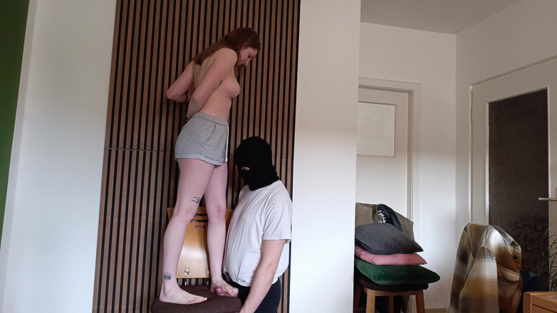 GermanBallsBusted: Pisoteando barfu