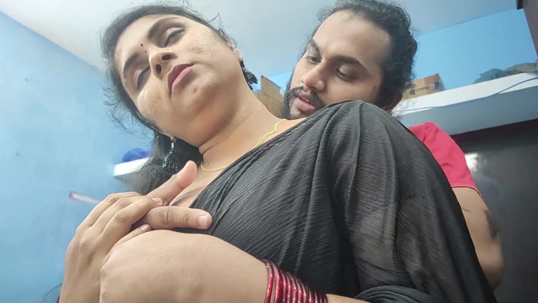 Vaigavarun45: Lekshmi my servant, naabhi ke stan aur choot se aaisakrim...