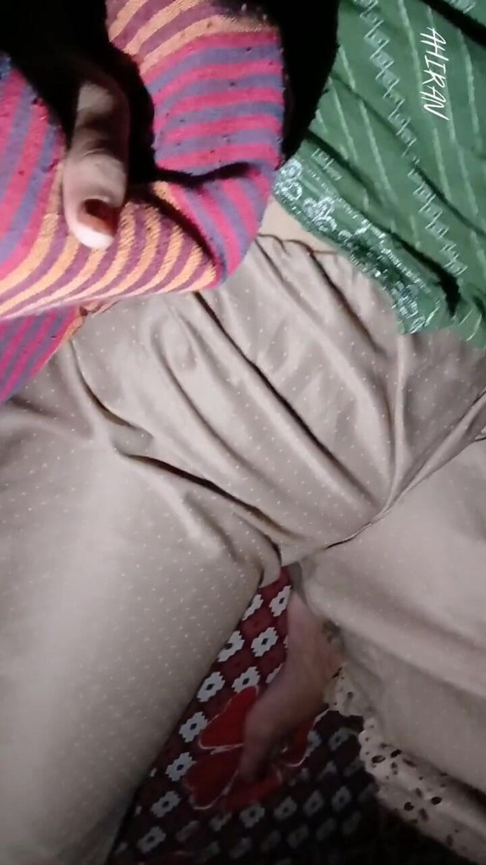 Aahan Ahiran: Indische babes! Indische babe vagina review &amp; neuken op het bed.