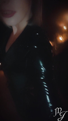 DeesseJulia: Příprava oblečení My Dungeon a Wetlook - Maitresse Julia