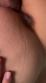 Tette enormi e capezzoli enormi piccola ragazza era a riposo dopo il fitness ma le ho chiesto di aprire i suoi buchi