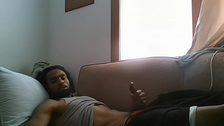 DamagedUnity9: Lelaki hitam muda menunjukkan besar