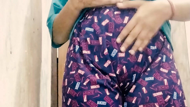 Riyathakur: 从后面进来，把手伸进去