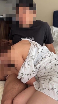 Video complet: o tânără fată de facultate acceptă o întâlnire pentru a face sex cu un videoclip real făcut în casă