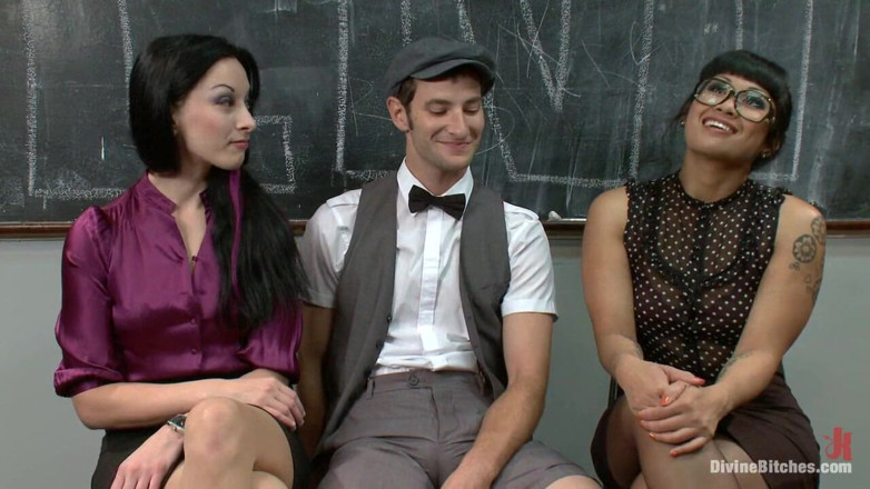Divine Bitches by Kink: Sexy pentru profesor