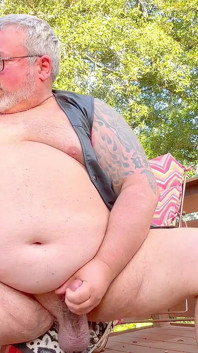 Un enorme uomo etero gigante si masturba su key west succhia