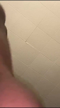 그는 나를 옷장 밖으로 이끌었고 나는 그를 영원히 사랑할 것이다 4.