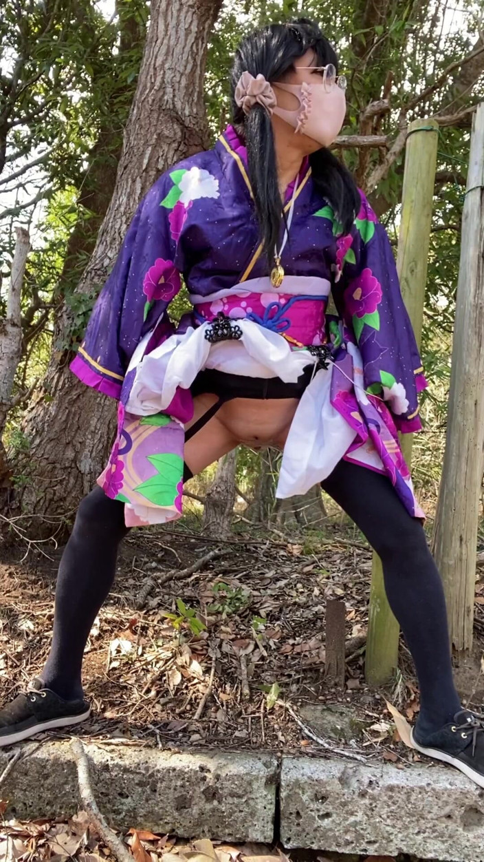 megu2002: No132 Błądzące siusianie w kimono