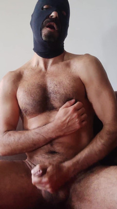 Hairy42: Zamaskowany tata