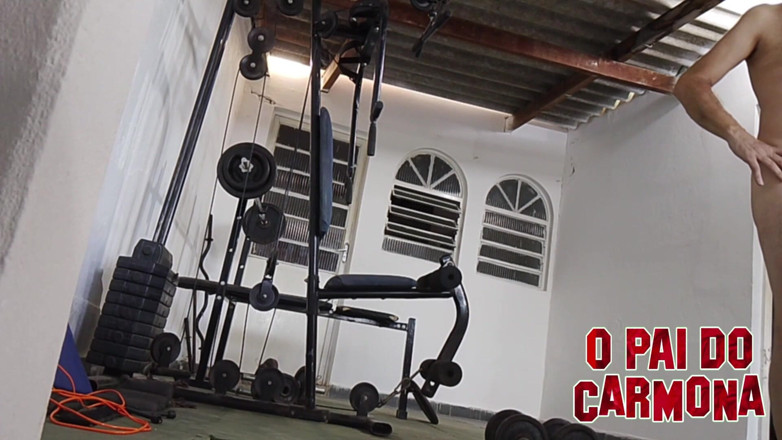 Carmona's father: Kamera filmuje Naked Crown At The Gym