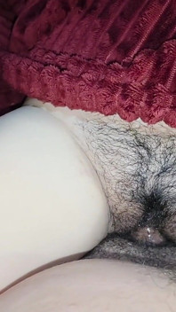 Malý penis uvnitř velké, chlupaté kundičky