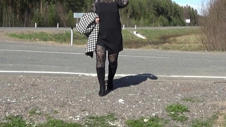 Nylon-Heels: Cewek nakal di jalan