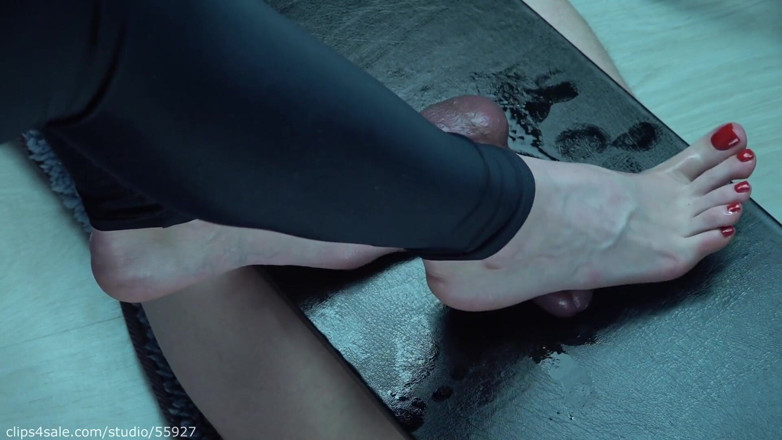 Homemade_Handjob: Footjob schiacciamento delle palle