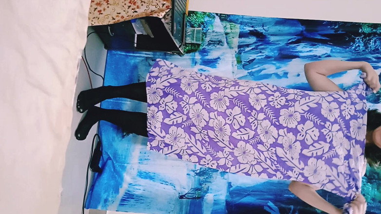 Bolly Karma: 彼女は閲覧許可を与えました