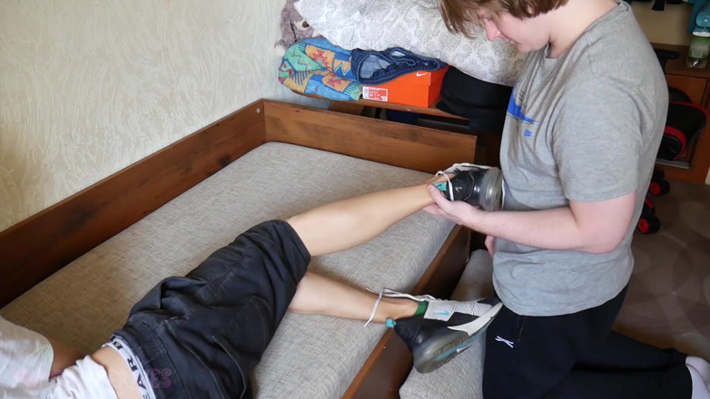 Ethan Alex: Nike Air 270 - Shoe job, socks job and cum on shoes
