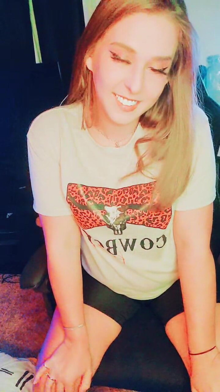 Alli Anderson: Živě 8-3-23