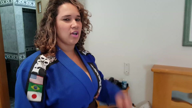 FetishKing: Pies pelean la humillación extrema de las chicas - aprende con...