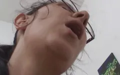 A meia-irmã da minha melhor amiga - morena peluda em close-up