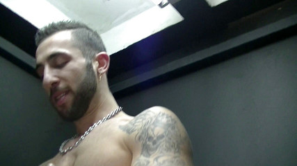 Crunch Boy: Корі Прінс використаний Алехандро Торрес