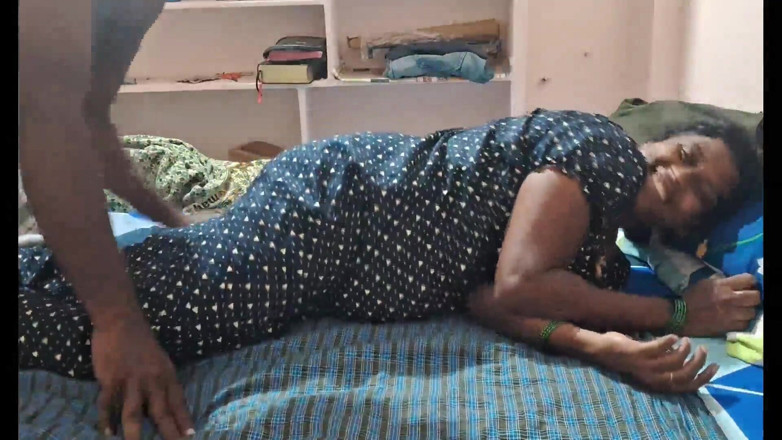 Desi palace: Evli evli kadın evli kadınla evlilikten sonra ilk gece sikiliyor