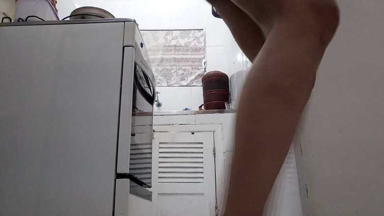 AngelMature: ฉันใส่กางเกงในนมเล็ก 03