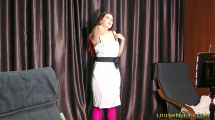 Louise Nylons: Pozând în ciorapi cu Fuchsia