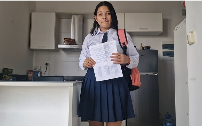 Sashasweet: Adik tiri saya memerlukan bantuan dan saya memerlukan blowjob yang...