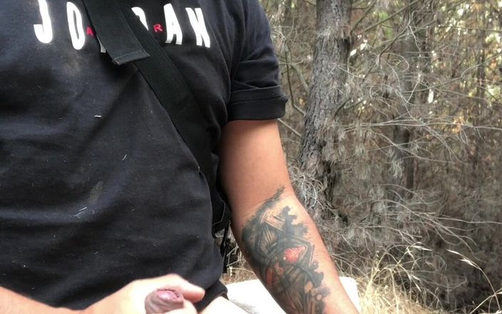 Hardnoisex: Aventura Solitaria En El Bosque Exploracion Atrevida En Bicicleta