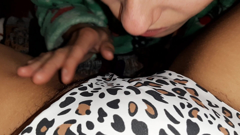 Lesbian-illusion: Моя дівчина ніжно і любовно пестить мій клітор, поки я не кінчу їй в рот