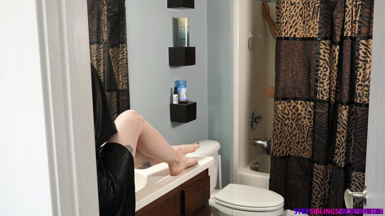 StepSiblings Caught: 继女无法摆脱困境 - s14：e8