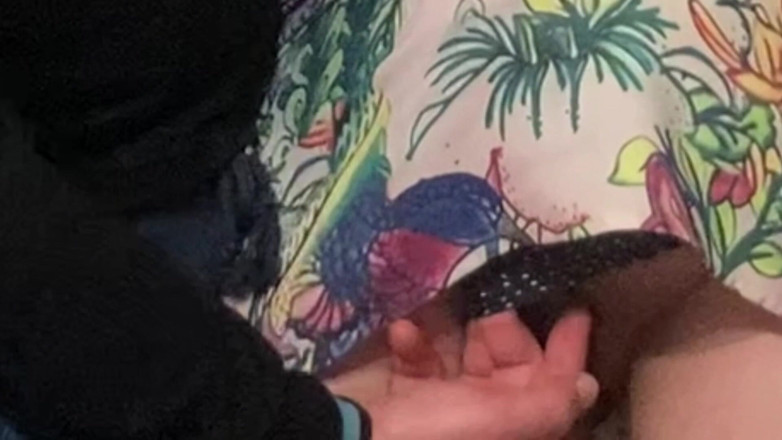 Niki studio: Soția infidelă s-a masturbat într-un metrou aglomerat