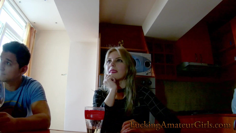 Fucking Amateur Girls: Detrás de la escena, actores divirtiéndose, comiendo y provocando