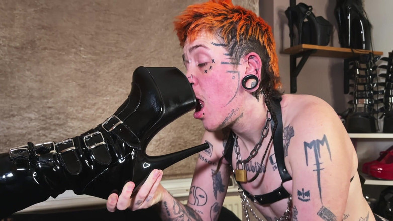 punkgoblin: Femdom, gifles et baise avec des talons