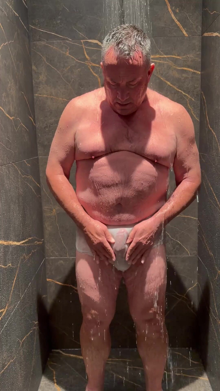 GottaLuvBB: Alcuni abiti privati in doccia