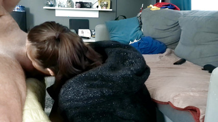 fantasycouplexxx: 朝、彼女は私のペニスを吸って吸います!