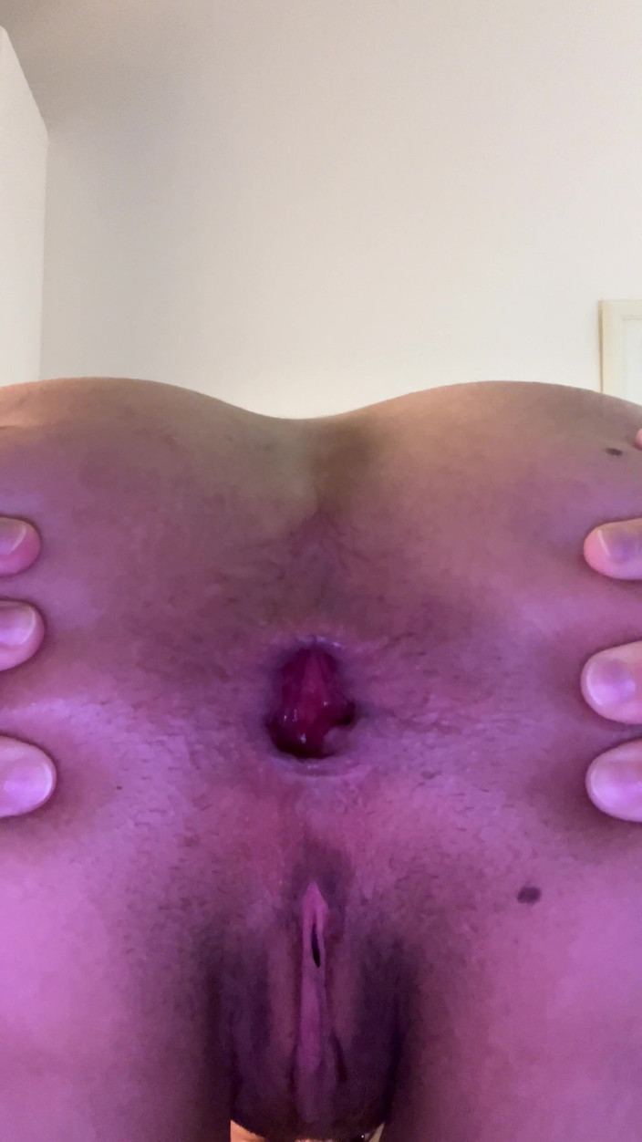 Juicy-Ass: Anaal gat openen en scheten laten